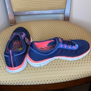 Sketchers Faux Lace-ups